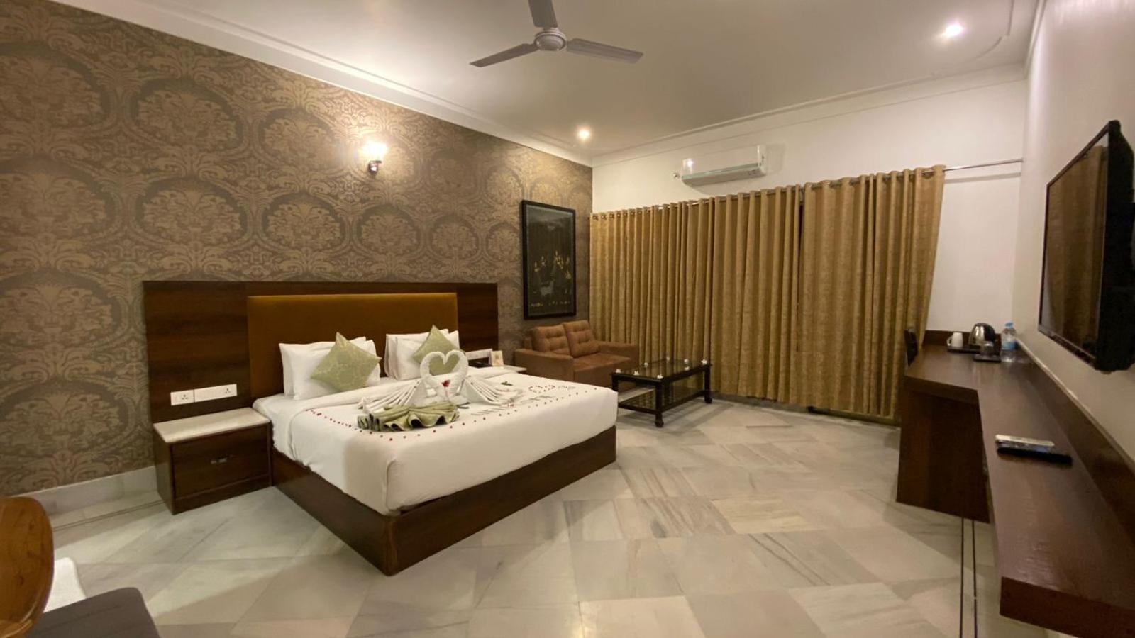Mewar Palace Resort And Spa Udaipur Exterior photo