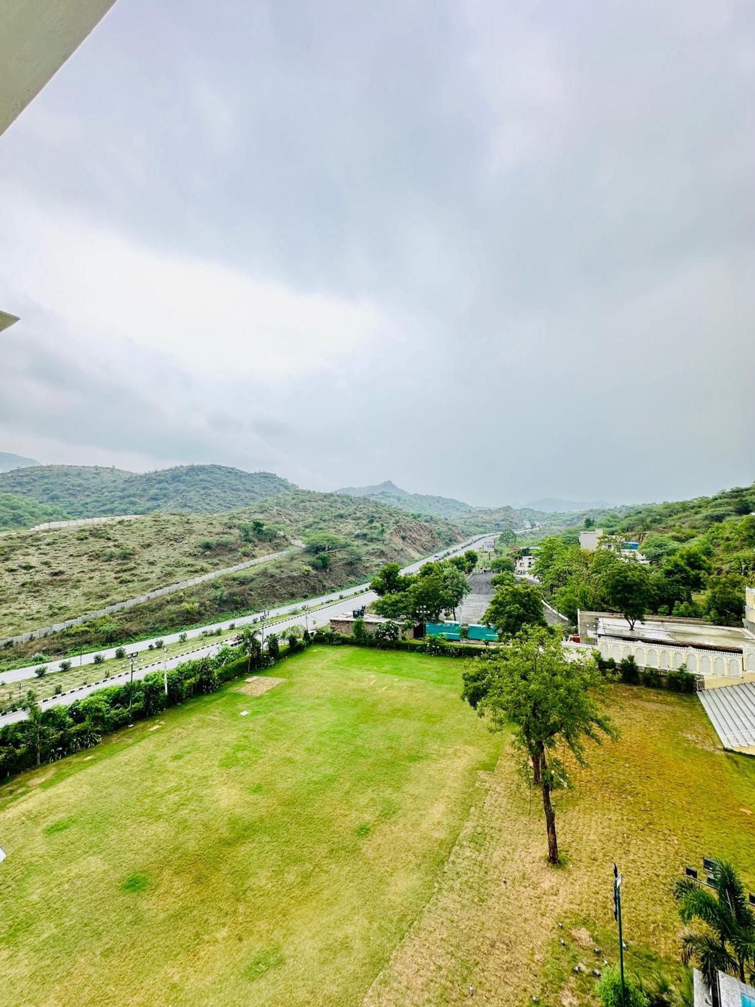 Mewar Palace Resort And Spa Udaipur Exterior photo