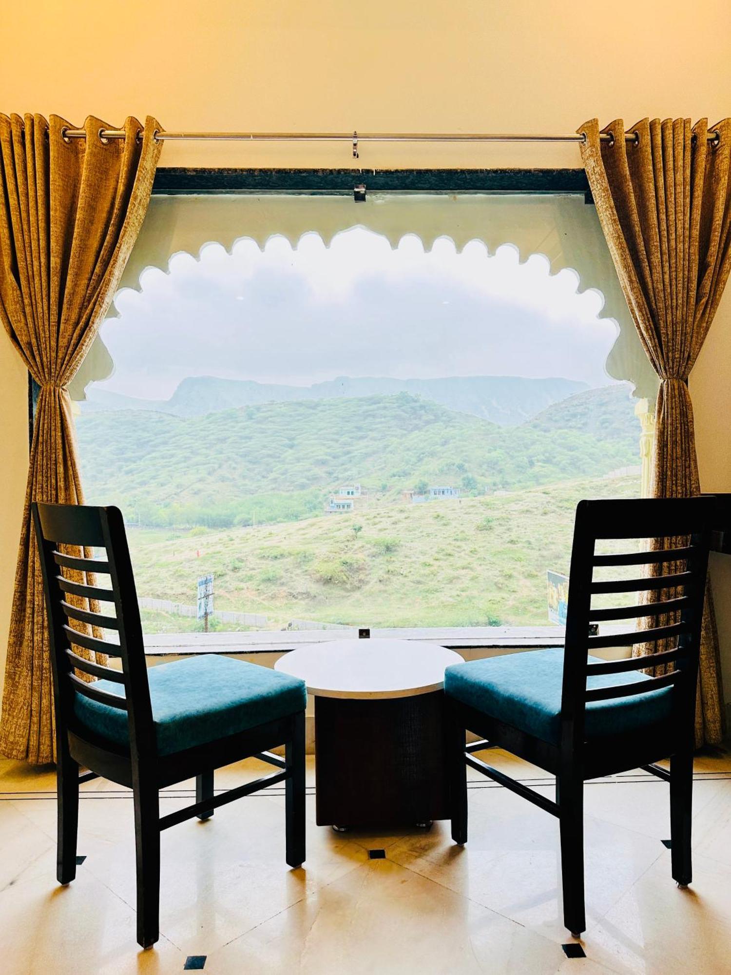 Mewar Palace Resort And Spa Udaipur Exterior photo