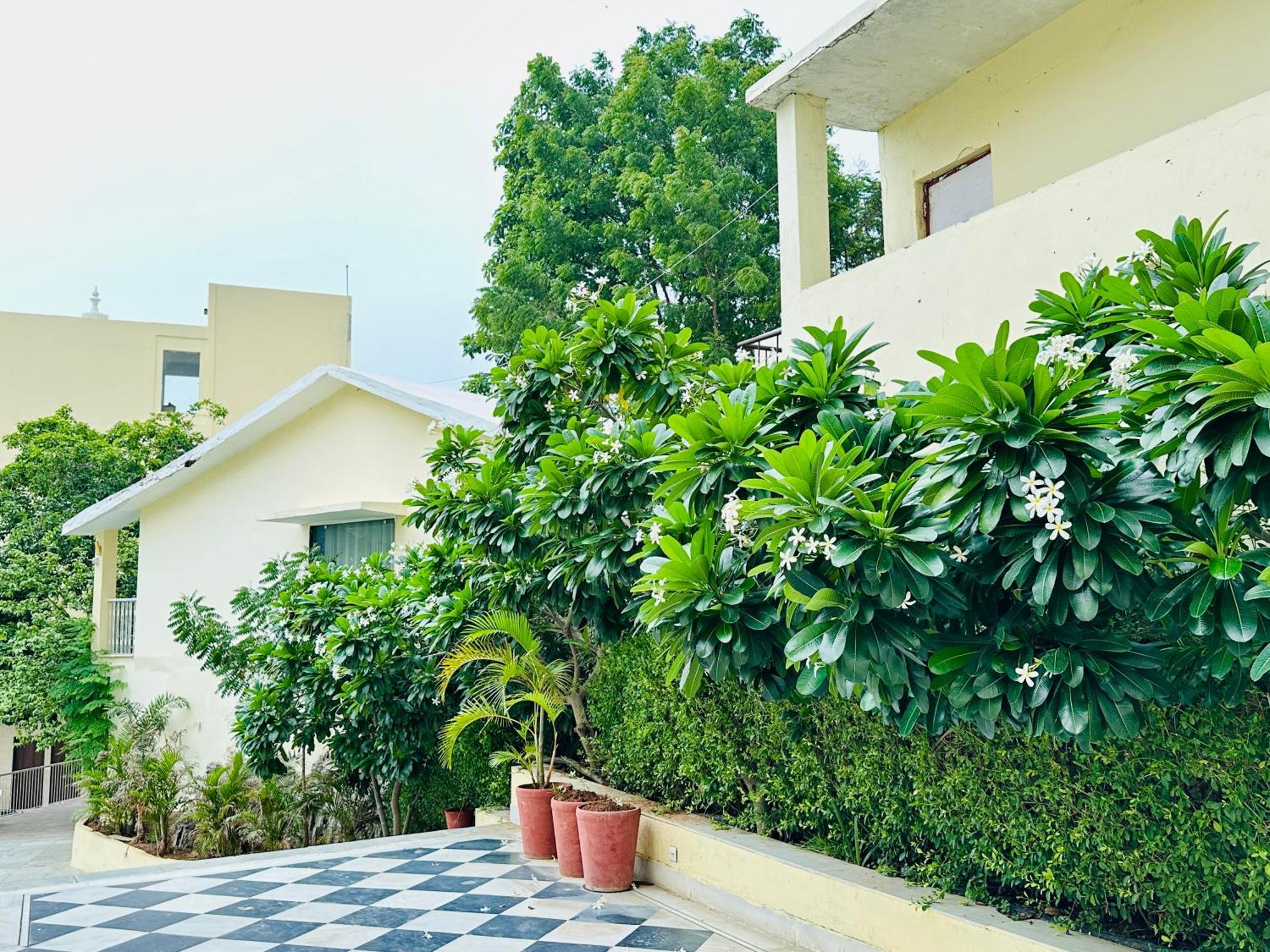 Mewar Palace Resort And Spa Udaipur Exterior photo