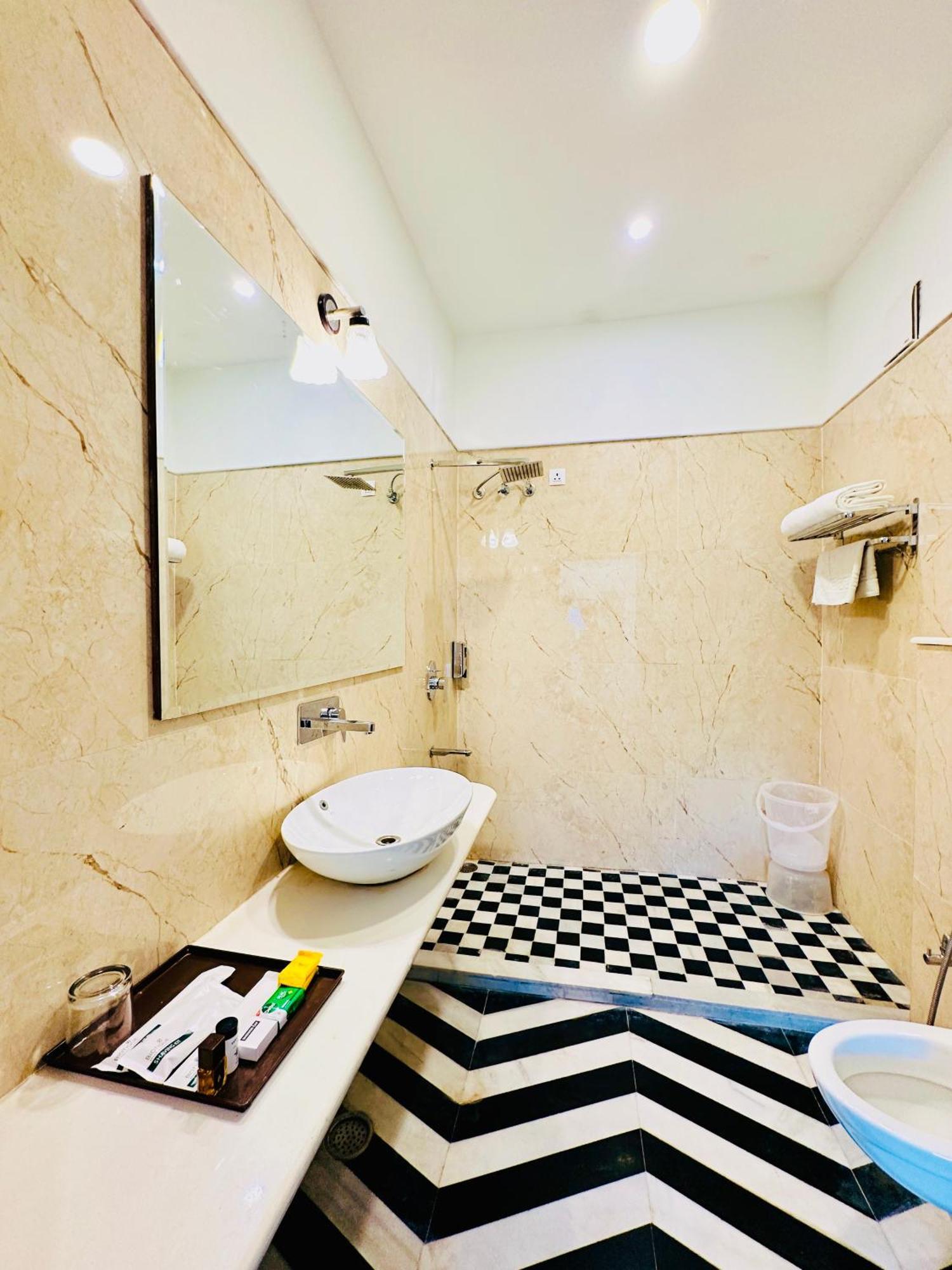 Mewar Palace Resort And Spa Udaipur Exterior photo